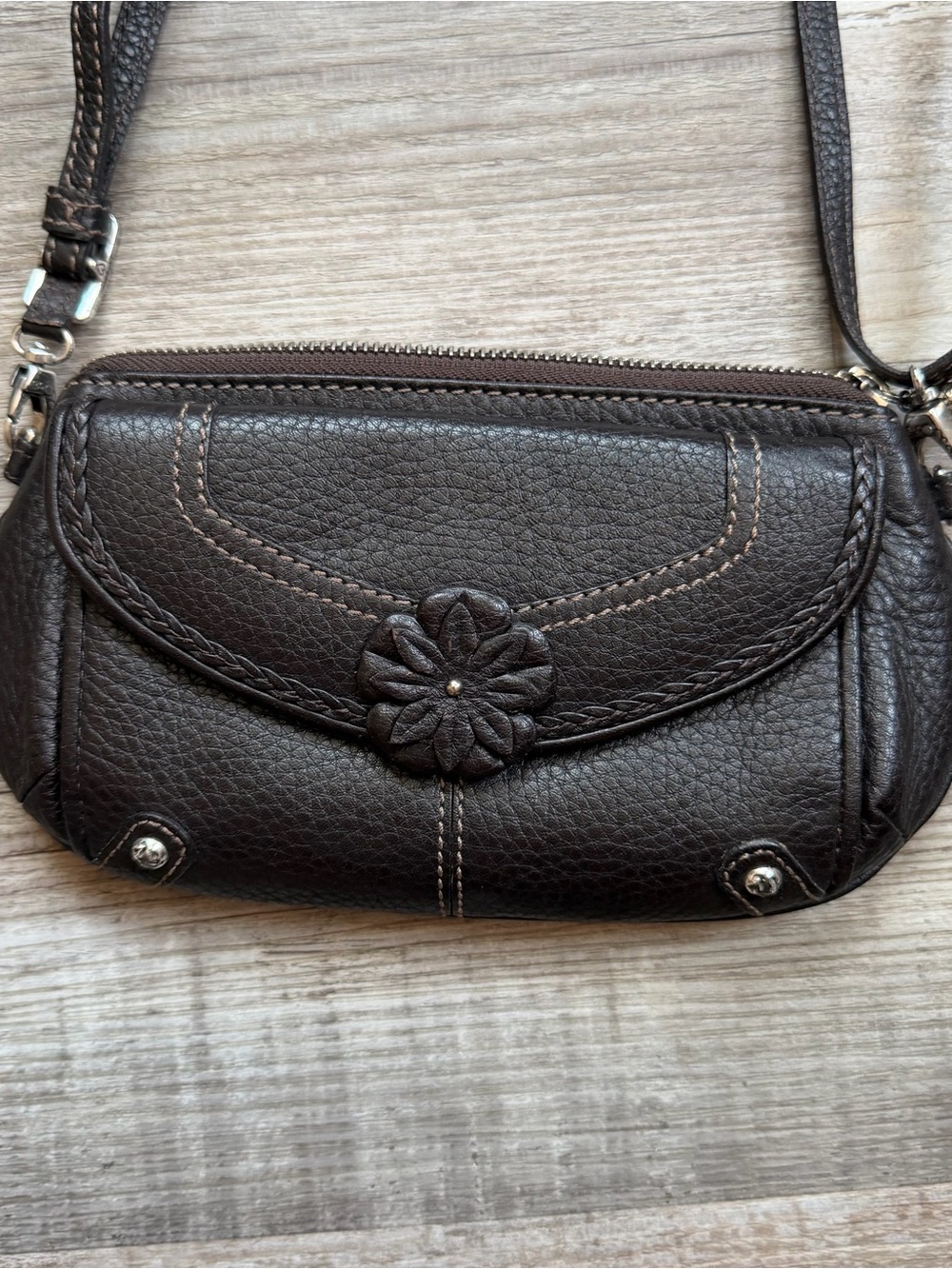 Brighton Mira Flor Chocolate Leather Wallet Crossbody - Picture 2 of 6